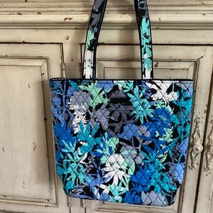 Camoufloral Vera Bradley Tote , Like new, not worn